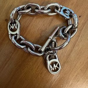 Michael Kors Stainless Steel Silver Chain Toggle Bracelet good condition!!